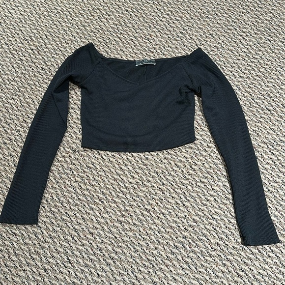 Black ribbed crop top off the shoulder - Picture 2 of 4